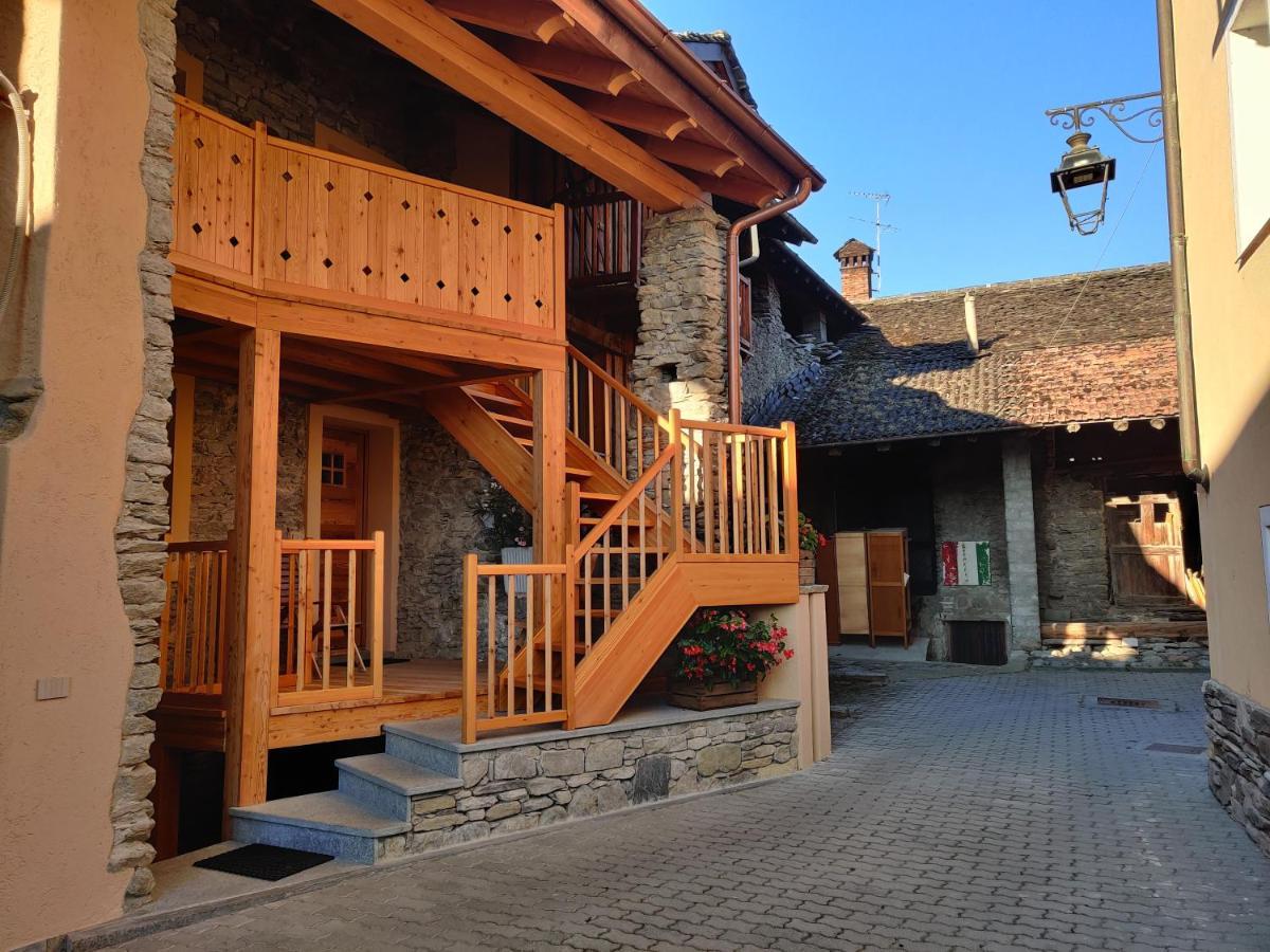 Apartamento Au Fond Du Bourg Aosta Exterior foto
